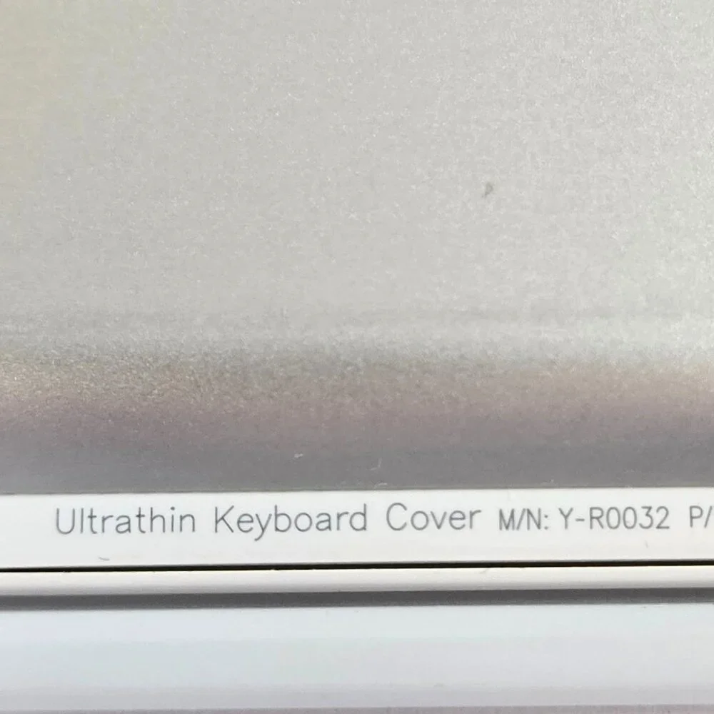 Logitech - Y-R0032 - White - Bluetooth Wireless Ultrathin Keyboard Cover - Picture 5 of 11